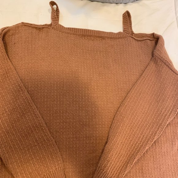 UO / Kimchi Blue Kia Cold shoulders sweater, S - Picture 3 of 5